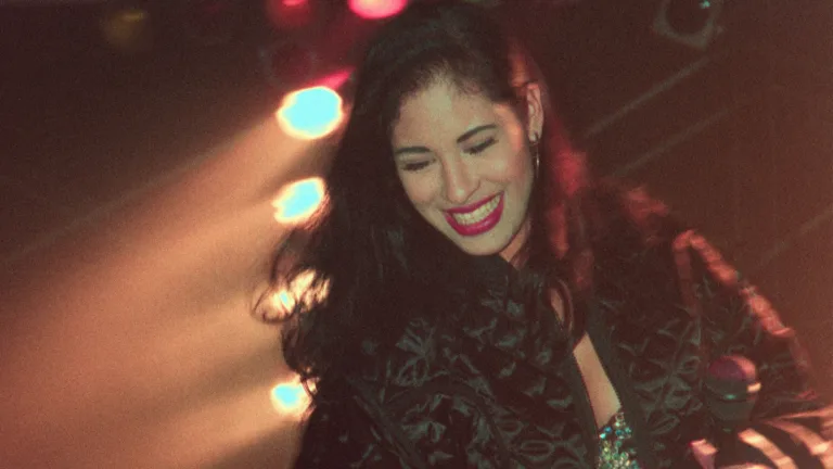 Selena y Los Dinos : une affaire de famille – l’hommage inédit à la star Tejano arrive sur Netflix