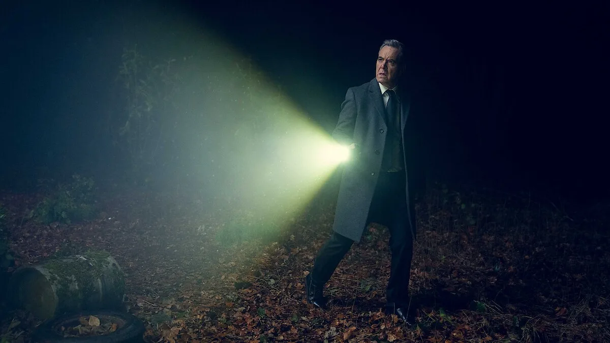 AAAAQZHzECSHFUZZQnSVeGT ZG6OKHpj0ANIPK    6bdnP FboqTTmocXA4eMm1Wd9KZ woxION 6IzvBaTt7GmCNeujcVYgID nJZrpVOBOw 5 czgtMY7OZLrFcbU5BJ70mvR5NI2jUOTyKME1mZluj35RqM - Run Away : la nouvelle série d’Harlan Coben arrive sur Netflix le 1er janvier 2026