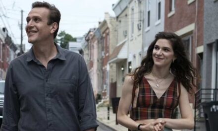 Les Envoyés d’ailleurs : la mini-série de Jason Segel arrive sur Netflix le 4 décembre
