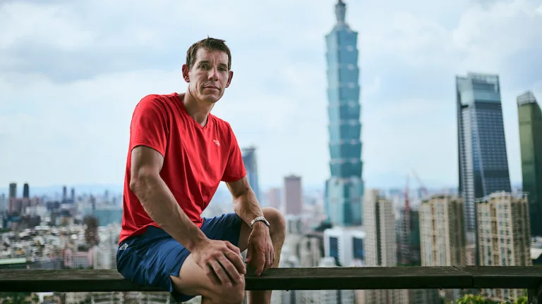 Gratte-ciel : l’ascension en direct, Alex Honnold relève un défi inédit en live sur Netflix