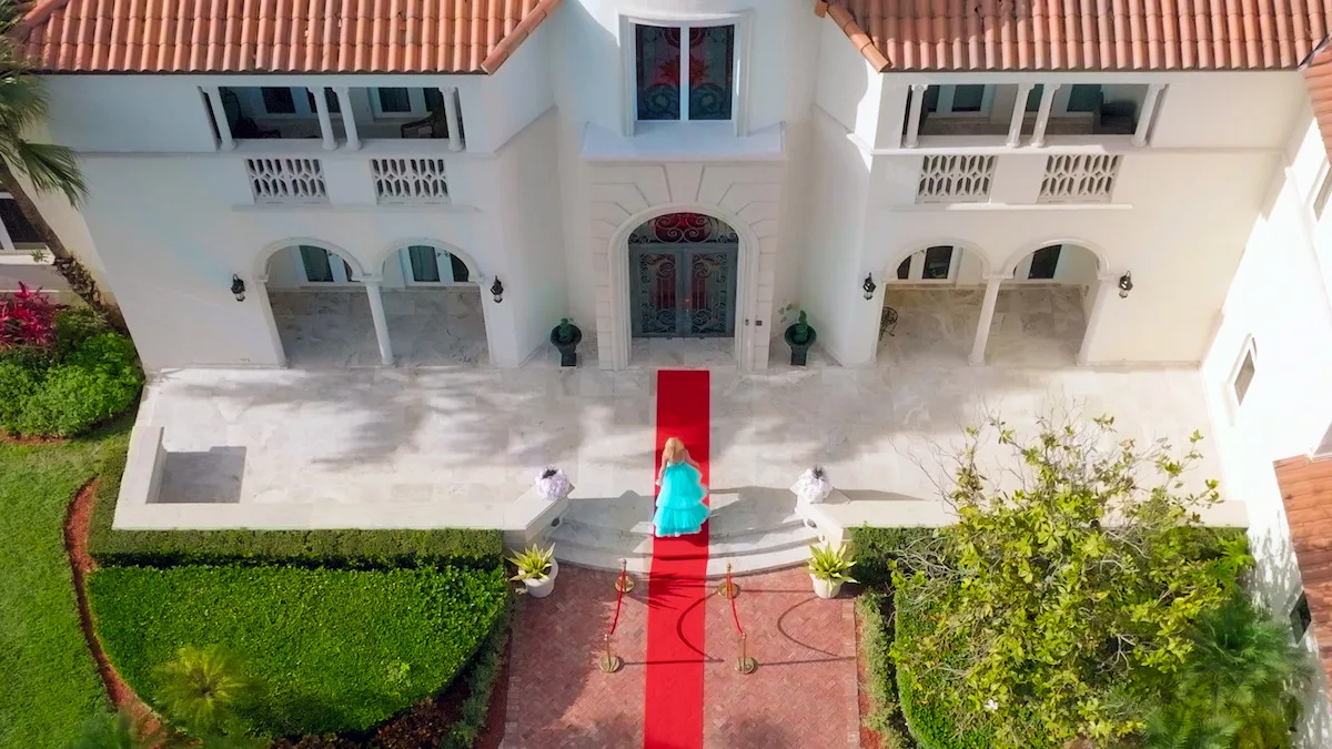 AAAAQWYkxlvI3pwvSbajU2JbProzViOnRyaMI9E75cYp2tMIzGaNU2VErJz6J7ZHgCON7BQ41moZzBUYi3wgvlZ4zaPT64mEb982V Pls X p19BUNlpBYVMuNaW5RYg89X6XRzo451Z rE9FrE2RaKIVUDC - Members Only : Palm Beach : plongée dans l’élite la plus secrète de Floride dès le 29 décembre sur Netflix