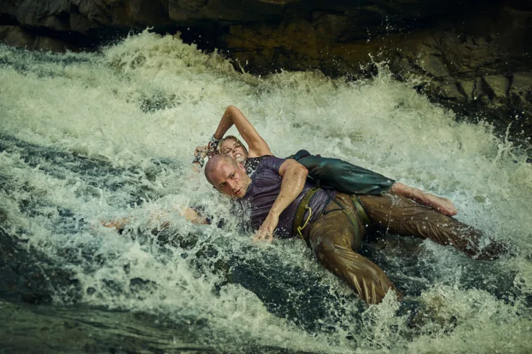 Apex : Charlize Theron face à la nature dans le prochain thriller de survie de Netflix (Nouveautés Avril 2026)
