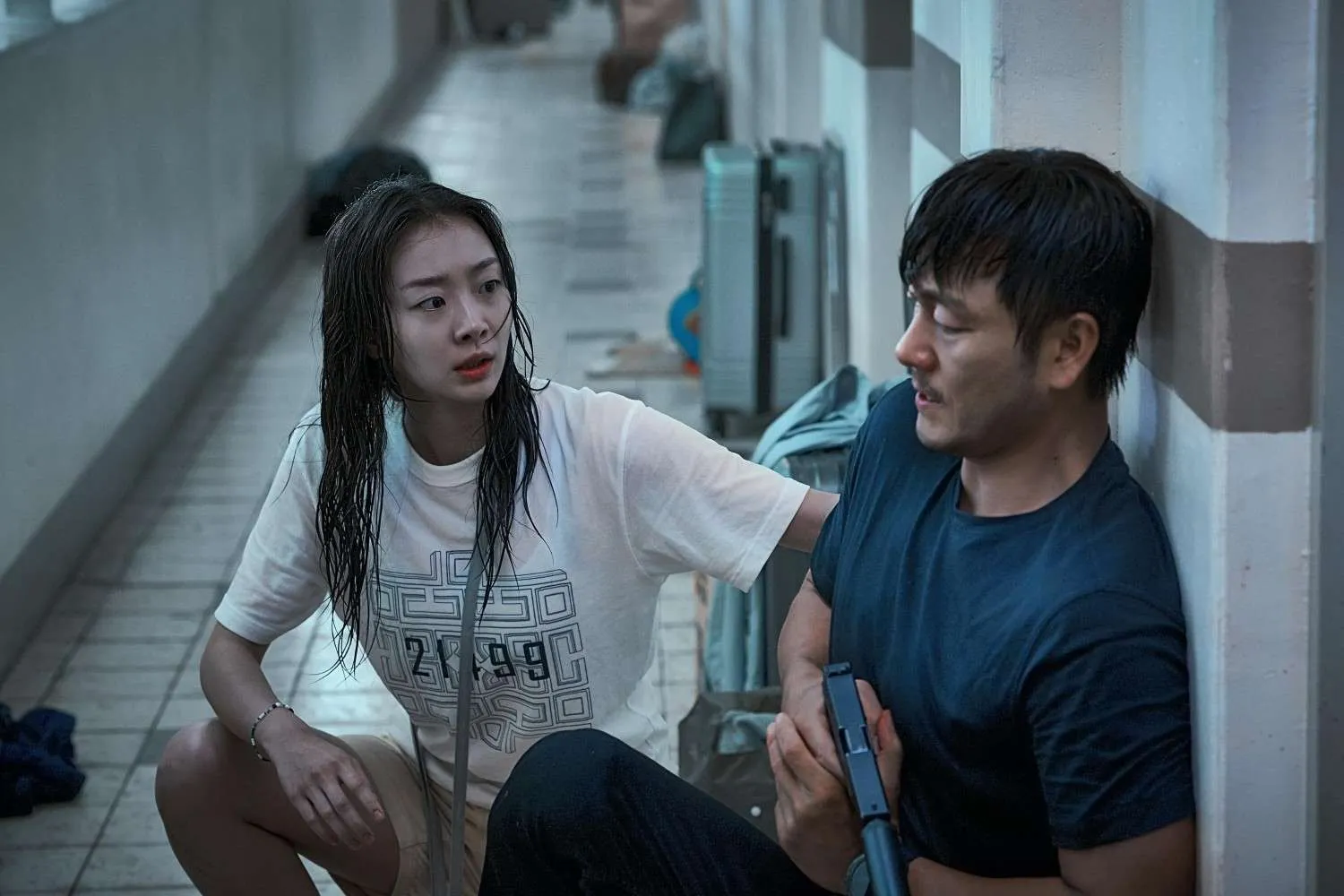 Submersion, Speak no Evil, 10dance, etc. : les films Netflix à ne pas manquer cette semaine (Nouveautés décembre 2025) The Great Flood Park Hae Soo et Kim Da Mi luttent pour survivre dans les nouvelles images du thriller apocalyptique de Netflix - Submersion, Speak no Evil, 10dance, etc. : les films Netflix à ne pas manquer cette semaine (Nouveautés décembre 2025)