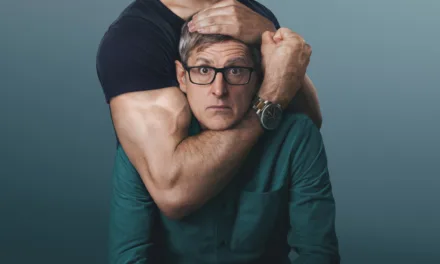 Manosphere : Louis Theroux infiltre les influenceurs qui redéfinissent la masculinité sur Netflix