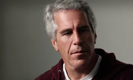 Jeffrey Epstein : Filthy Rich remonte dans le top 10 Netflix après les nouveaux rebondissements judiciaires