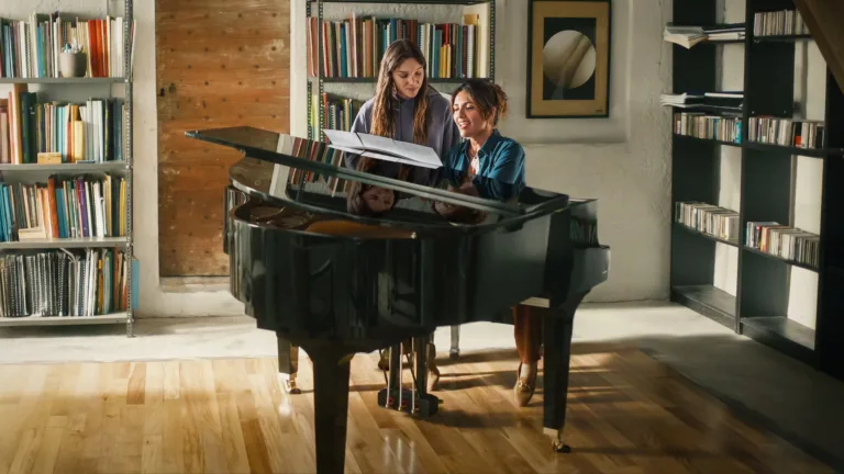 Au-delà des mots : le film musical inspiré de La Famille Bélier arrive sur Netflix le 3 avril