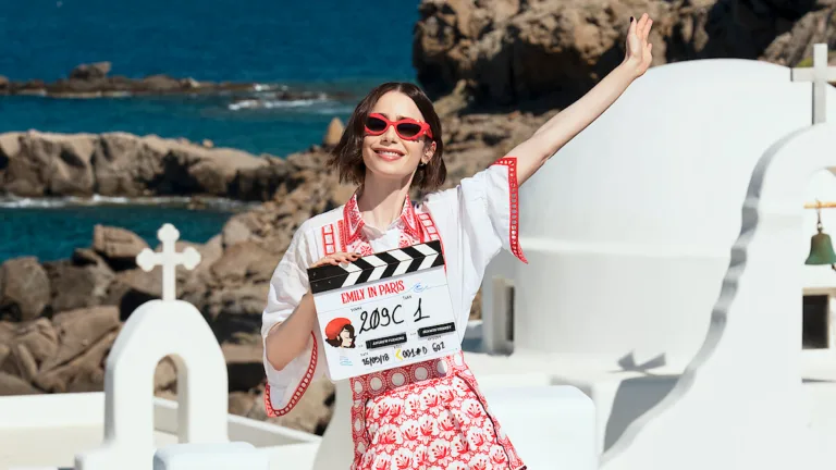 Emily in Paris s’arrêtera avec sa saison 6 : Netflix prépare le dernier voyage d’Emily Cooper