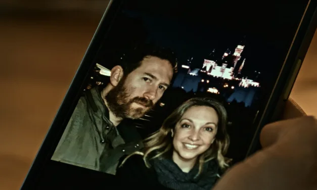 Amour et machinations : le documentaire true crime de Netflix démonte un piège aux apparences trompeuses