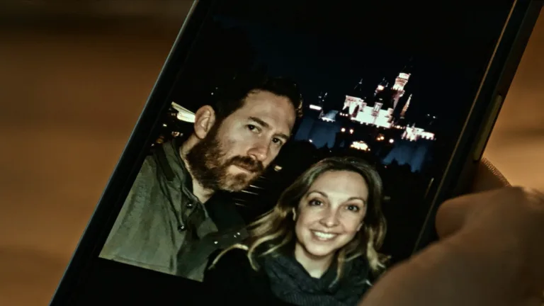 Amour et machinations : le documentaire true crime de Netflix démonte un piège aux apparences trompeuses