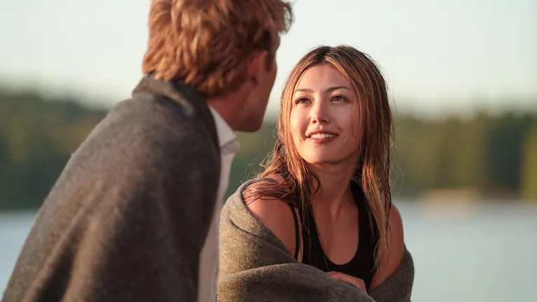 Mal barrée sur Netflix : une série young adult entre compétition, lycée d’élite et romance