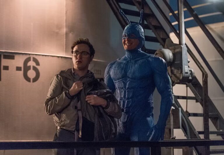 The Tick sur Netflix : deux adaptations live du super-héros satirique arrivent en juillet