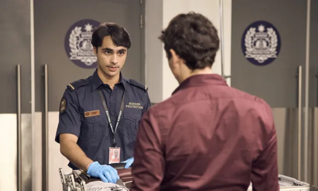 The Airport Chaplain saison 2 sur Netflix : y aura-t-il une suite avec Hugo Weaving ?