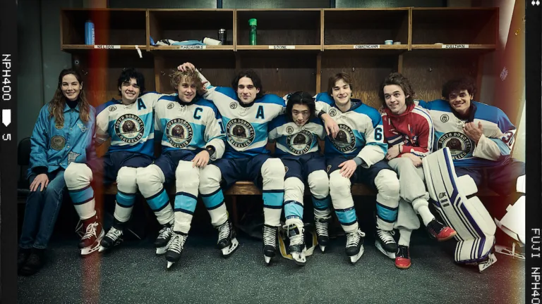 The Sticks sur Netflix : Michelle Monaghan et Scott Bakula en tête d’un nouveau drama sur le hockey