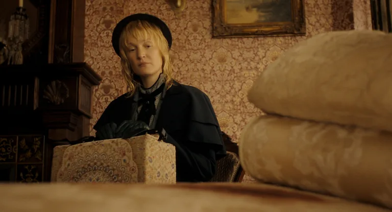 Ella Beatty dans le rôle de Lizzie Borden dans Monstre saison 4 sur Netflix