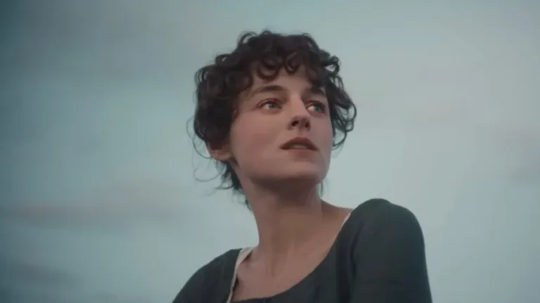 Orgueil et Préjugés sur Netflix : le teaser dévoile Emma Corrin et Jack Lowden dans l’adaptation de Dolly Alderton