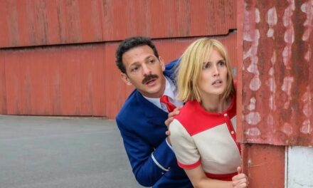 Natacha (presque) hôtesse de l’air : Camille Lou décolle sur Netflix le 3 juillet