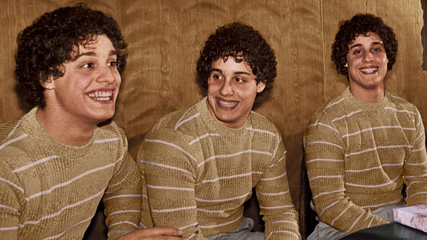 three identical strangers netflix - Three identical strangers : que pensent les internautes de ce documentaire au récit invraisemblable ? (avis)