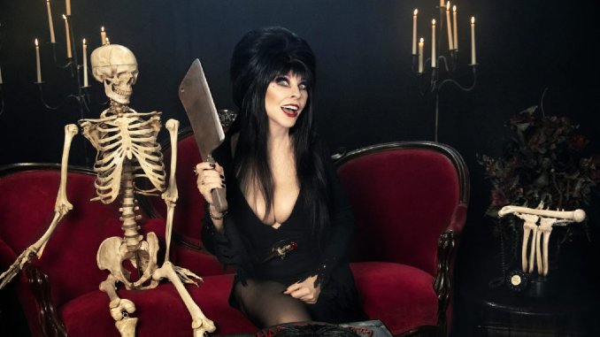elvira netflix chills - Chaque dimanche, le Dr Elvira vous prescrit une ordonnance de films d'horreur pour un Halloween très "Netflix & Chills"
