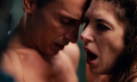 Dos : huis clos cauchemardesque pour le prochain thriller psychologique signé Netflix