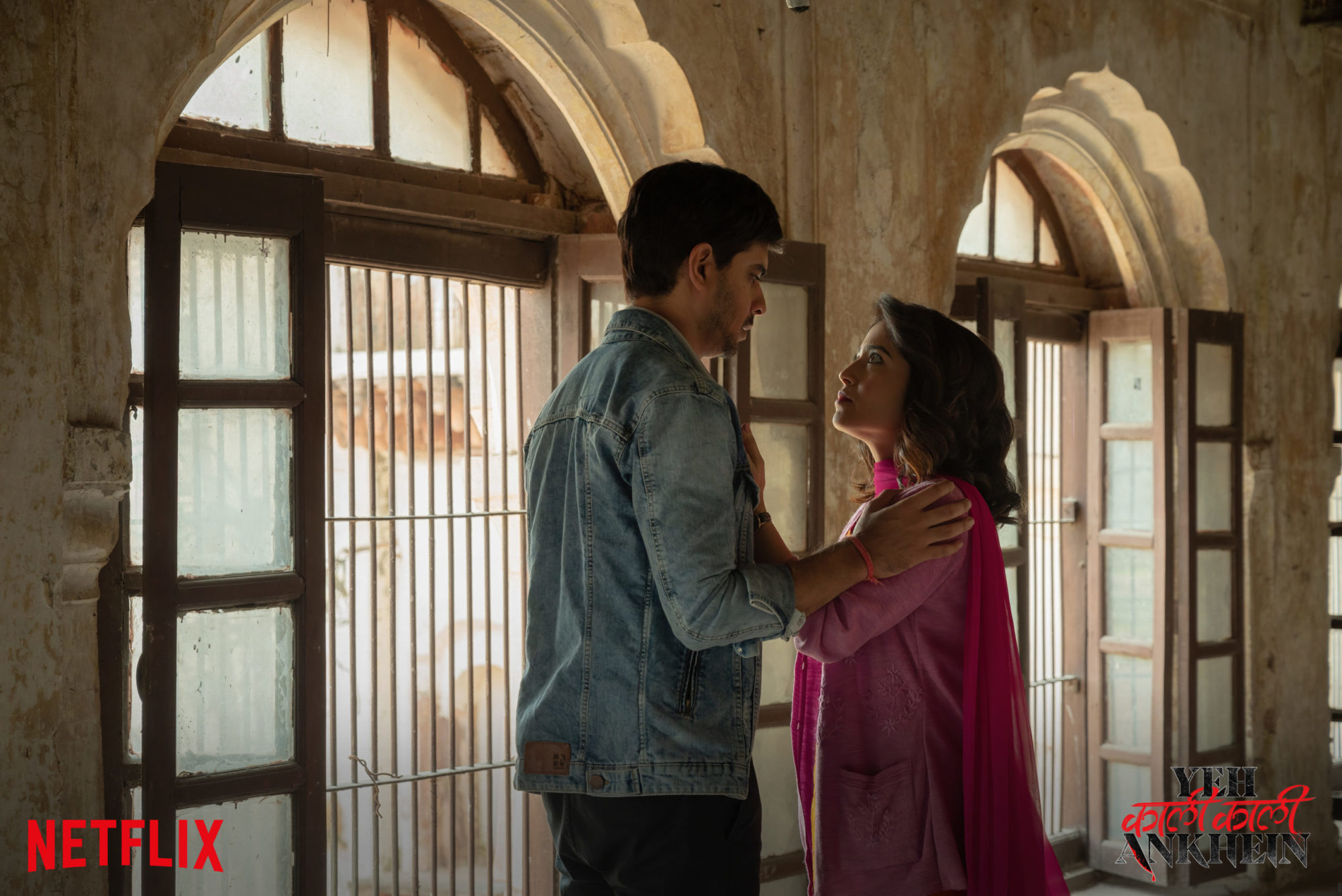 lombre de ses yeux netflix scaled - L'ombre de ses yeux : quand l'amour devient obsessionnel dans ce nouveau thriller indien