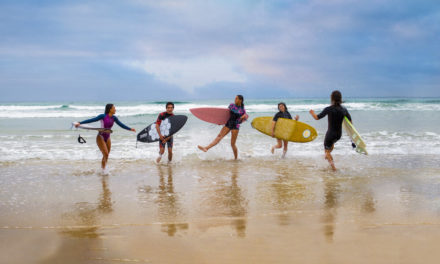 Surviving summer : surfez sur la vague de cette nouvelle teen-série en juin sur Netflix